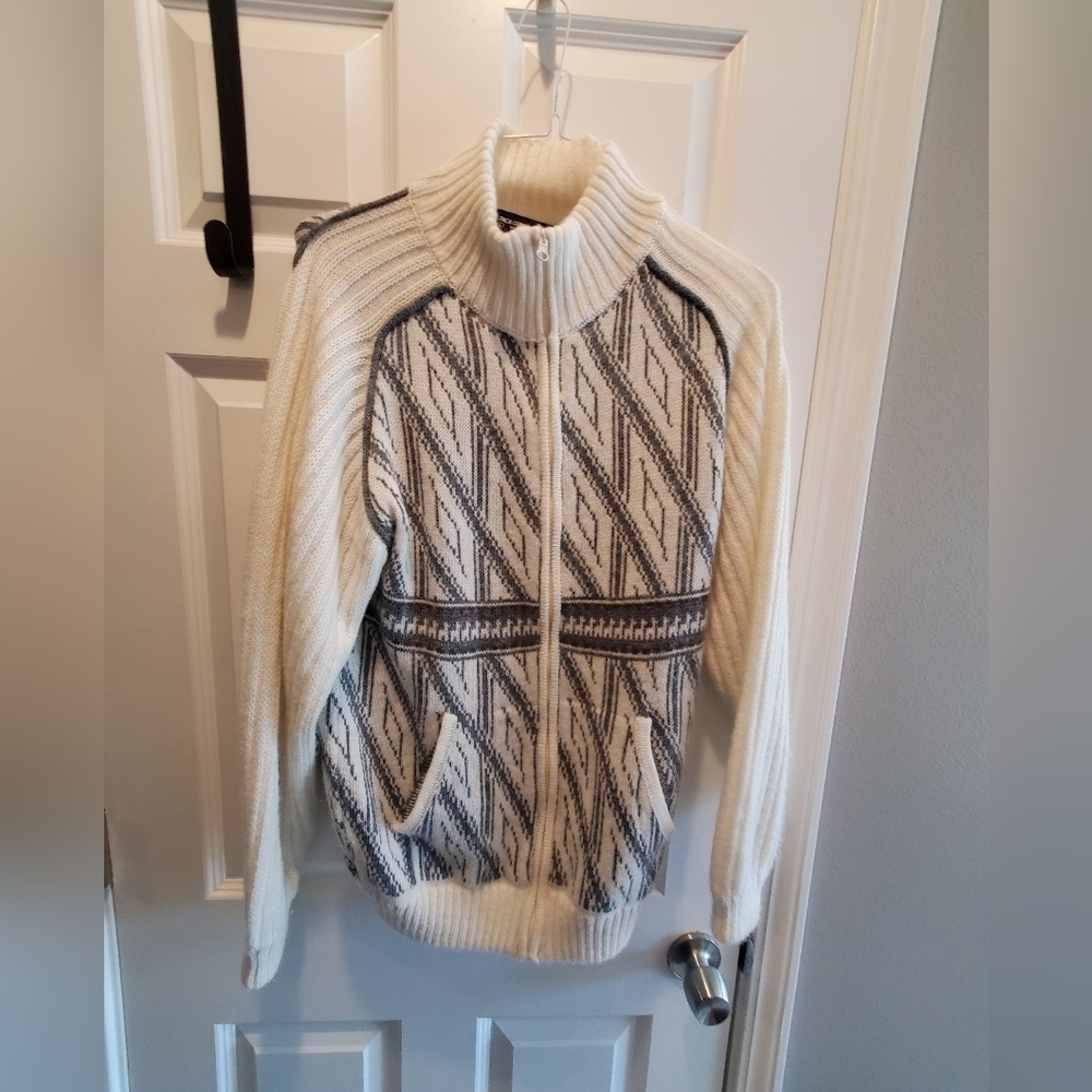 ALPACA CONNECTION.  Made in Peru. Sz large front zip sweater.  Long sleeve